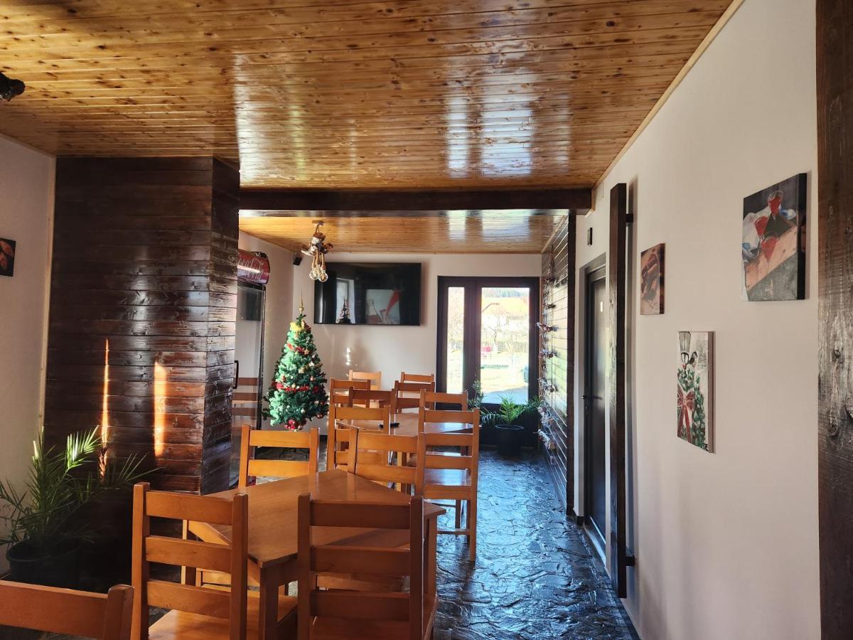 Hanul Doftana Trăisteni Exteriör bild